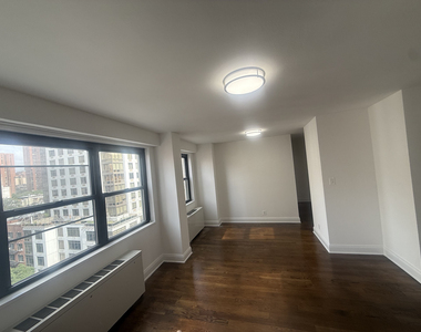 400 East 89th Street - Photo Thumbnail 1