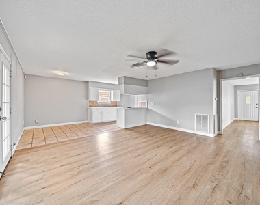 806 Shawnee Street - Photo Thumbnail 7
