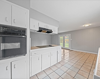 806 Shawnee Street - Photo Thumbnail 12