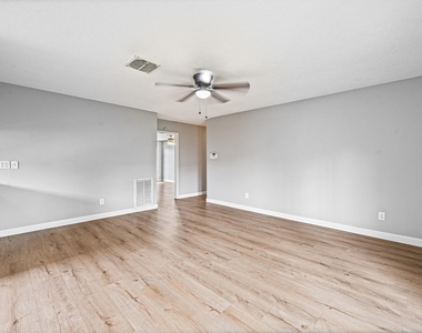 806 Shawnee Street - Photo Thumbnail 8