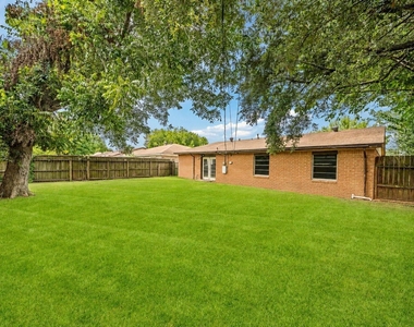 806 Shawnee Street - Photo Thumbnail 23