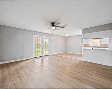 806 Shawnee Street - Photo Thumbnail 6