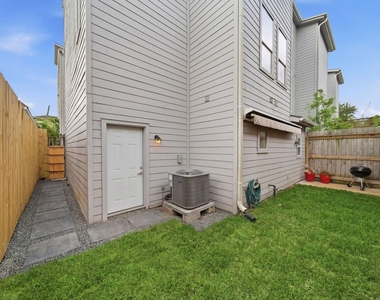 1910 Fletcher Street - Photo Thumbnail 2