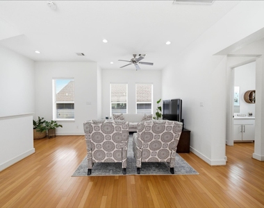 1910 Fletcher Street - Photo Thumbnail 12