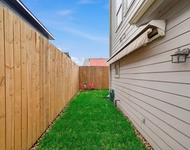 1910 Fletcher Street - Photo Thumbnail 31