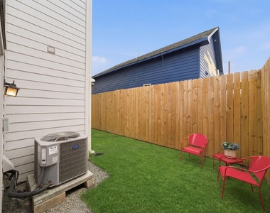 1910 Fletcher Street - Photo Thumbnail 32