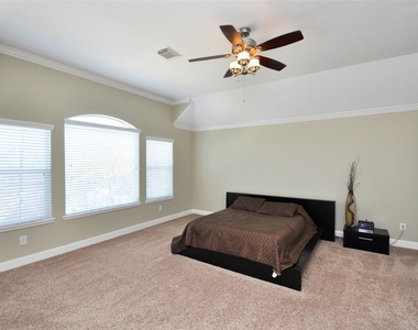 1613 Detering Street - Photo Thumbnail 16