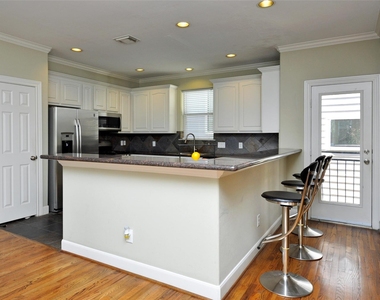 1613 Detering Street - Photo Thumbnail 12