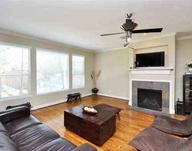 1613 Detering Street - Photo Thumbnail 4