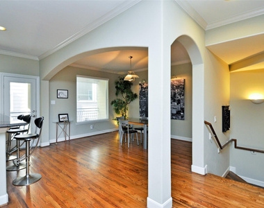 1613 Detering Street - Photo Thumbnail 9