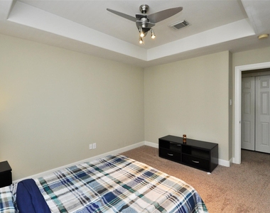 1613 Detering Street - Photo Thumbnail 23