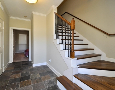 1613 Detering Street - Photo Thumbnail 2