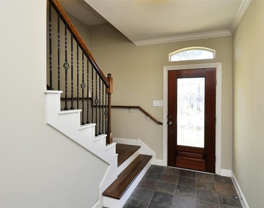 1613 Detering Street - Photo Thumbnail 3