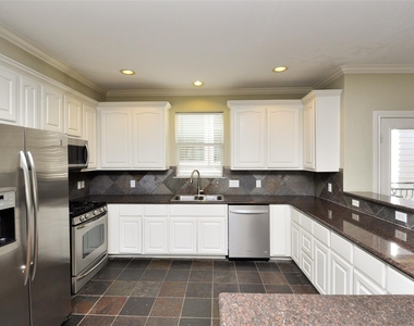 1613 Detering Street - Photo Thumbnail 15