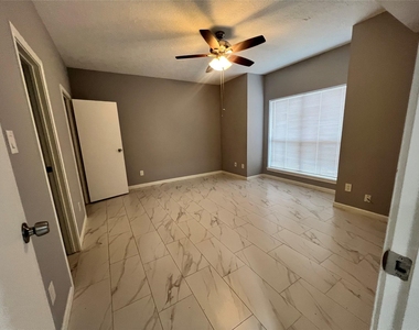 3130 Walnut Bend Lane - Photo Thumbnail 4