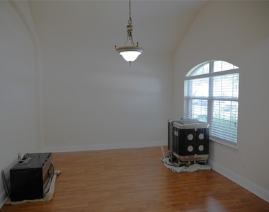 7911 Burning Oak Lane - Photo Thumbnail 5