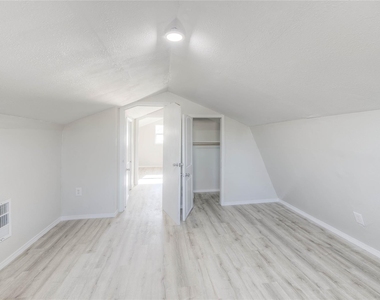 328 W Sherwood Drive - Photo Thumbnail 13