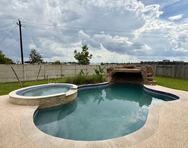 23422 Bordeaux Drive - Photo Thumbnail 2