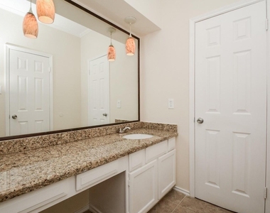 664 Wilcrest Drive - Photo Thumbnail 11
