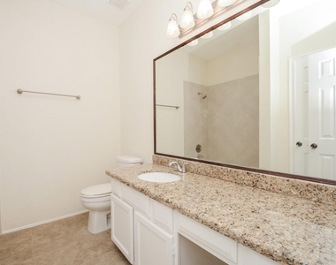 664 Wilcrest Drive - Photo Thumbnail 12