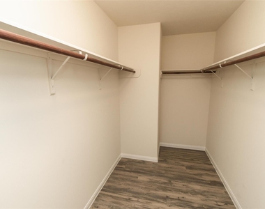 36 Santa Barbara Drive - Photo Thumbnail 8