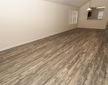 36 Santa Barbara Drive - Photo Thumbnail 3