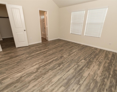 36 Santa Barbara Drive - Photo Thumbnail 6