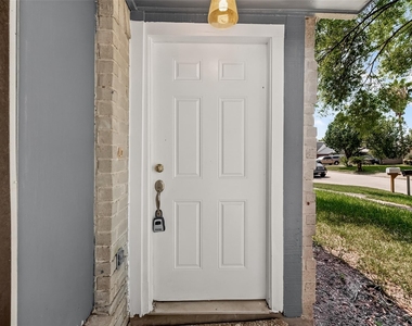 2714 S Brompton Drive - Photo Thumbnail 4
