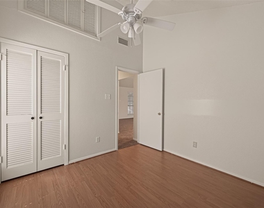 2714 S Brompton Drive - Photo Thumbnail 28