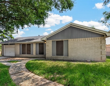 2714 S Brompton Drive - Photo Thumbnail 3