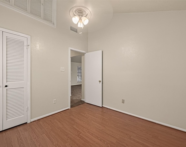 2714 S Brompton Drive - Photo Thumbnail 25