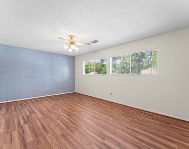 4 Blue Fox Court - Photo Thumbnail 6