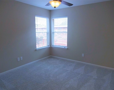 14 Paddock Pines Place - Photo Thumbnail 18