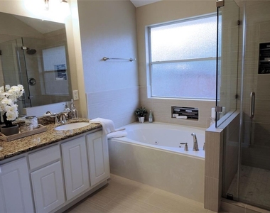 14 Paddock Pines Place - Photo Thumbnail 15