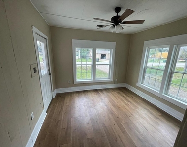 1016 Powell Street - Photo Thumbnail 4