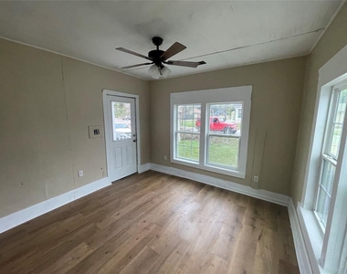 1016 Powell Street - Photo Thumbnail 3