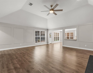 2105 Murfield Drive - Photo Thumbnail 4