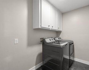 2105 Murfield Drive - Photo Thumbnail 34