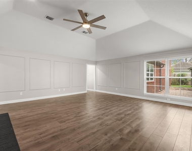 2105 Murfield Drive - Photo Thumbnail 3