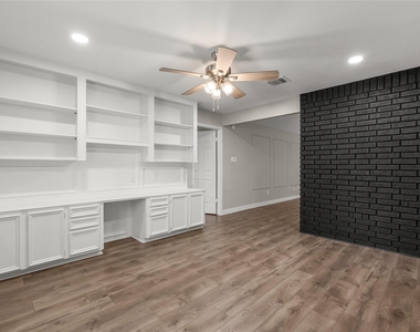2105 Murfield Drive - Photo Thumbnail 17