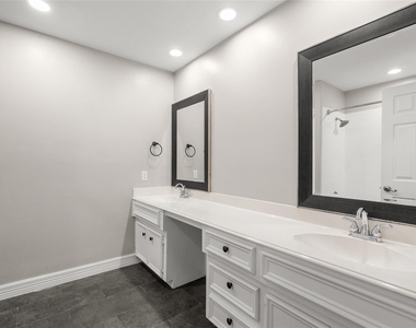 2105 Murfield Drive - Photo Thumbnail 32