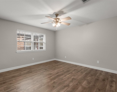 2105 Murfield Drive - Photo Thumbnail 21