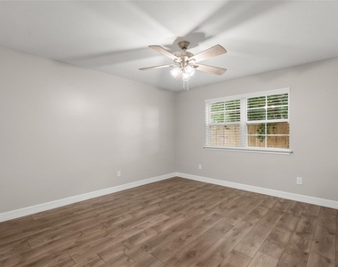 2105 Murfield Drive - Photo Thumbnail 23