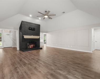 2105 Murfield Drive - Photo Thumbnail 6