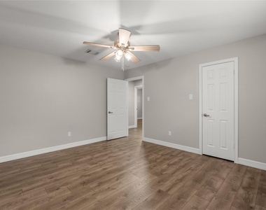 2105 Murfield Drive - Photo Thumbnail 22