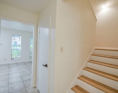 427 Sunset Drive - Photo Thumbnail 6