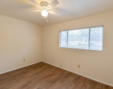 427 Sunset Drive - Photo Thumbnail 11