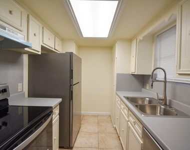 427 Sunset Drive - Photo Thumbnail 3