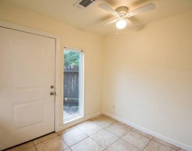 427 Sunset Drive - Photo Thumbnail 4