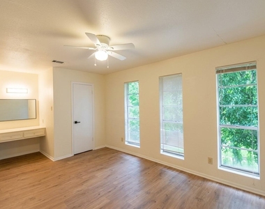 427 Sunset Drive - Photo Thumbnail 7